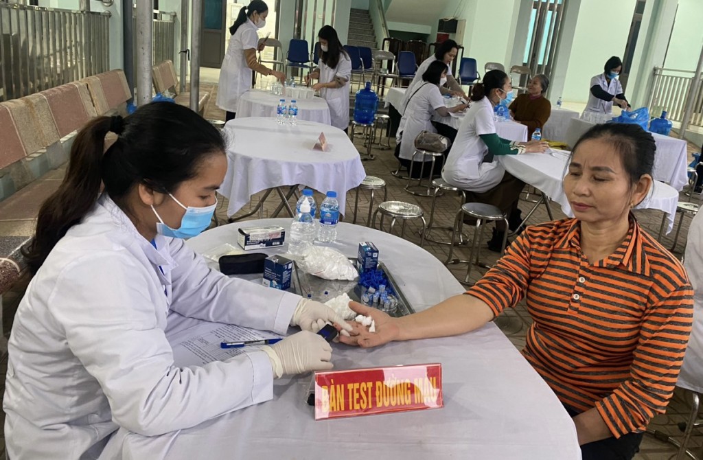 730 người dân xã Thái Hòa (Ba Vì) được khám sàng lọc bệnh đái tháo đường, tăng huyết áp - Tin tức sự kiện - Cổng thông tin điện tử Sở y tế Hà Nội