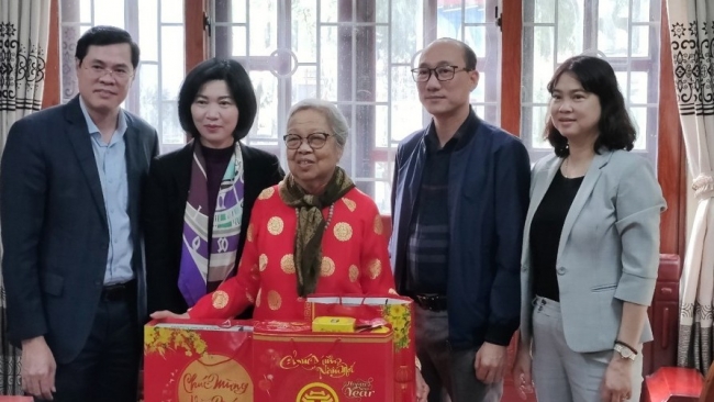 Lãnh đạo TP Hà Nội thăm, tặng quà Tết tại quận Hoàng Mai