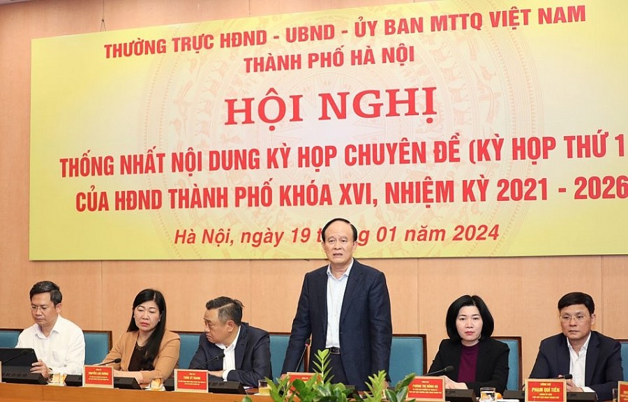 Chủ tịch HĐND TP Hà Nội Nguyễn Ngọc Tuấn phát biểu kết luận hội nghị