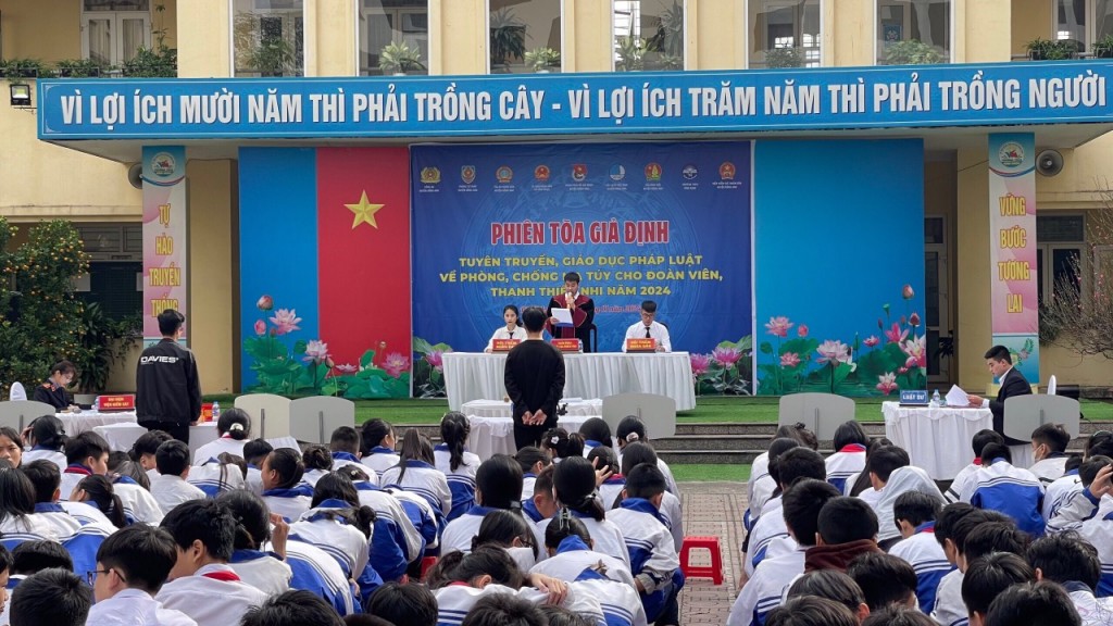 Chương trình thu hút gần 1.300 đồng chí đoàn viên thanh niên và các em học sinh trường THCS Vĩnh Ngọc