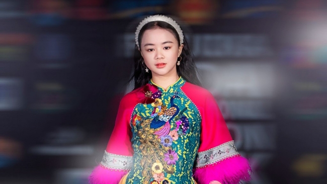Maika Ngọc Khánh trình diễn áo dài của Cao Minh Tiến tại Nhật