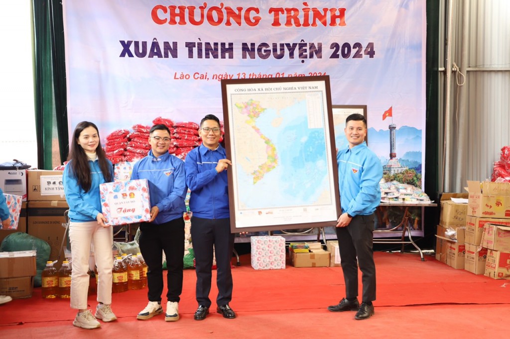 Phó Bí thư phụ trách Quận đoàn Tây Hồ Đinh Ngọc Thanh