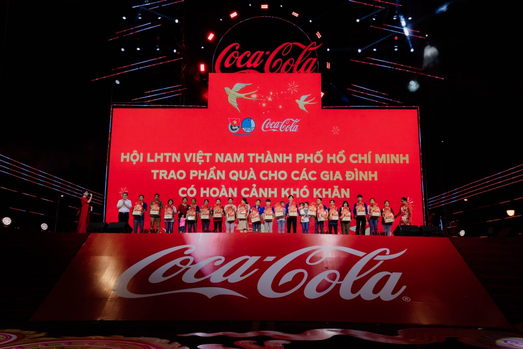 Thành đoàn TP HCM cùng Coca-Cola sum họp 1.000 gia đình Việt đón Tết
