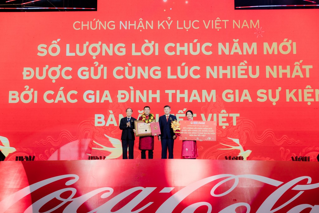 Thành đoàn TP HCM cùng Coca-Cola sum họp 1.000 gia đình Việt đón Tết