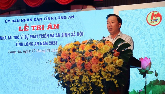 Chủ tịch Ủy ban nhân dân tỉnh Long An Nguyễn Văn Út phát biểu tại lễ tri ân.