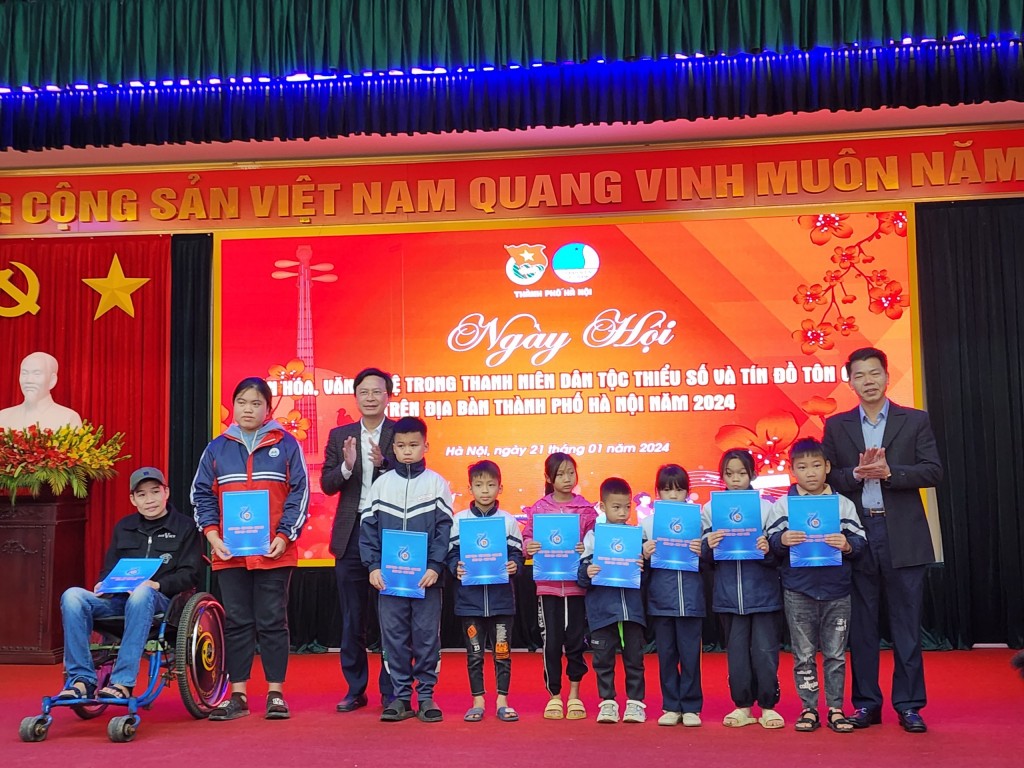 Mang yêu thương đến với thanh niên dân tộc thiểu số