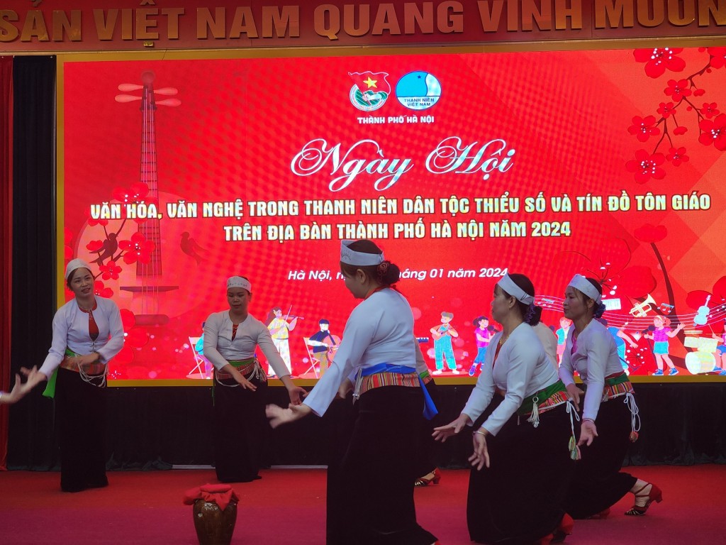 Mang yêu thương đến với thanh niên dân tộc thiểu số