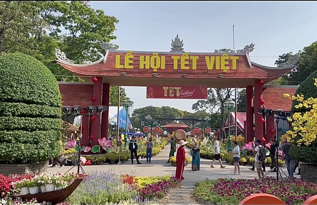 ễ hội Tết Việt TP HCM 2024 thu hút hơn 90.000 lượt khách tham quan, trải nghiệm