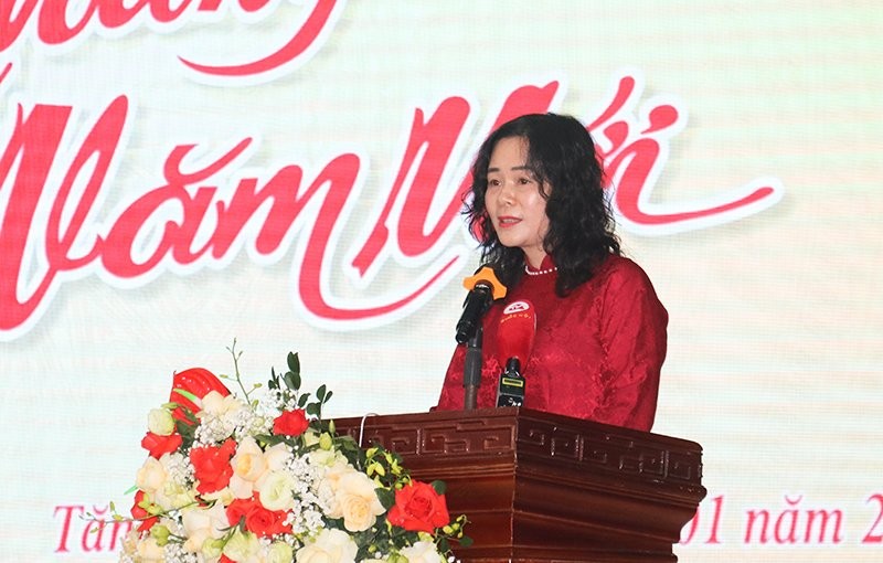 Bí thư Huyện ủy Yên Thành Lê Thị Hoài Chung báo cáo những kết quả huyện Yên Thành, Nghệ An, đạt được thời gian qua