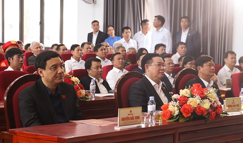 Các đại biểu dự chương trình trao quà tại Yên Thành, Nghệ An