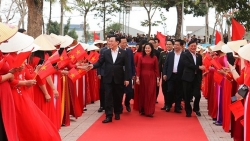 Chủ tịch Quốc hội chúc Tết gia đình chính sách tại Nghệ An
