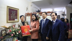 Chủ tịch Uỷ ban MTTQ TP Hà Nội thăm các gia đình chính sách