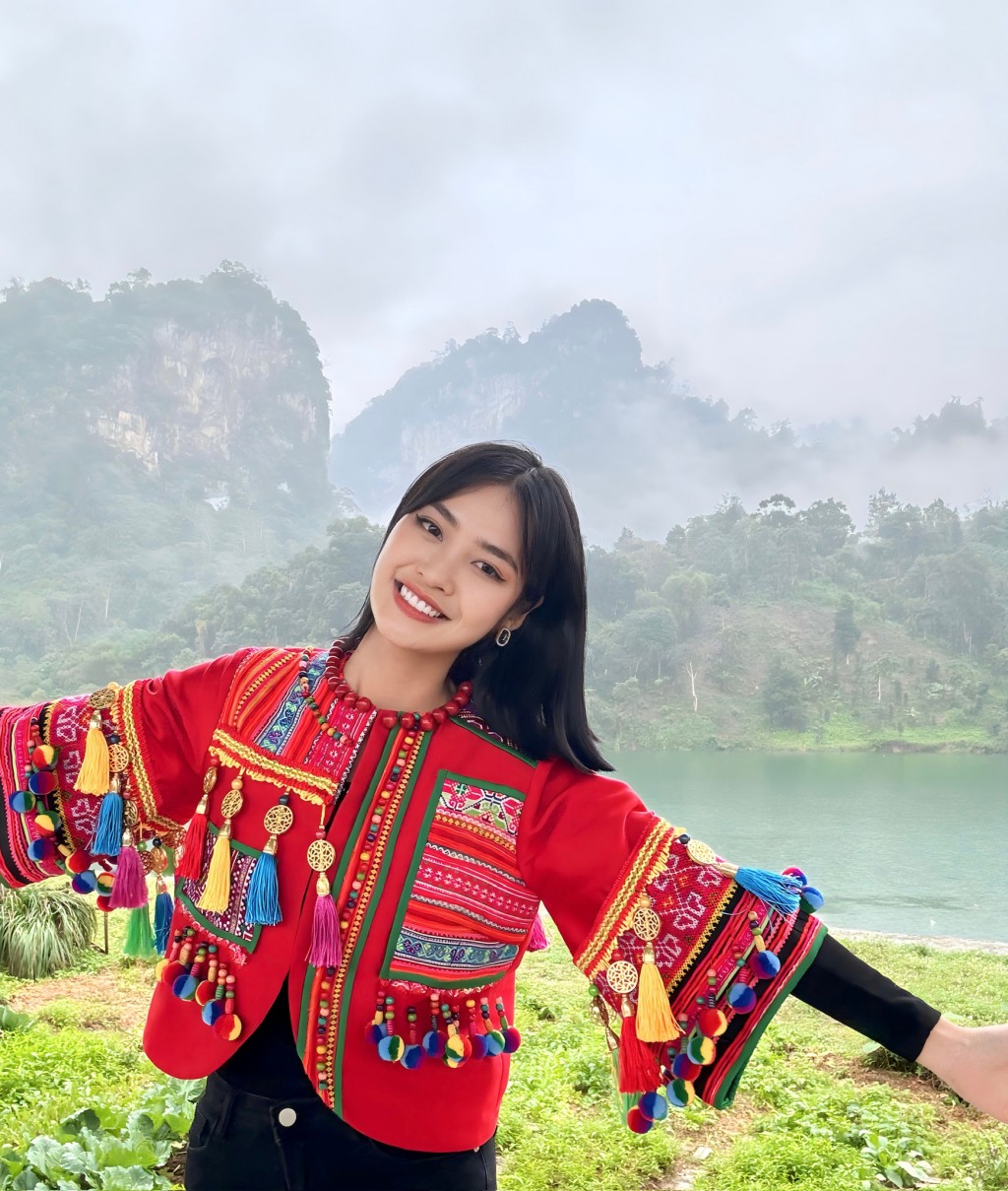 Hoa hậu Nông Thúy Hằng tại Hà Giang