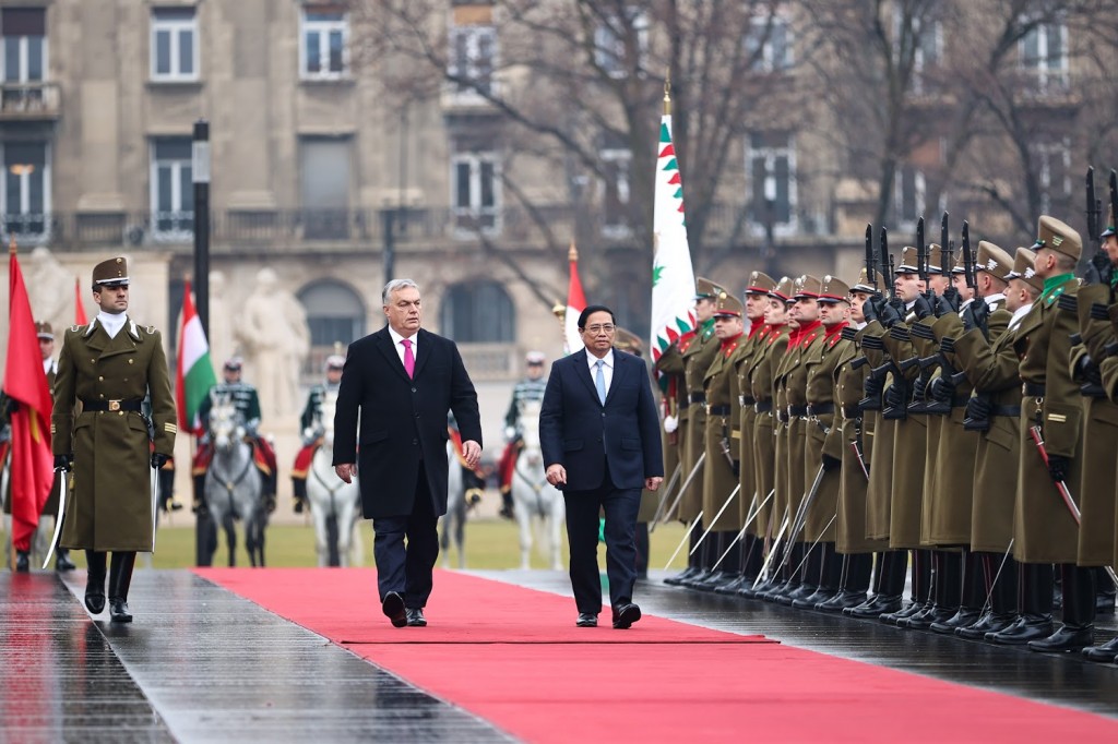 Thủ tướng Hungary Viktor Orbán chủ trì lễ đón Thủ tướng Chính phủ Phạm Minh Chính và Phu nhân, cùng Đoàn đại biểu cấp cao Việt Nam thăm chính thức Hungary - Ảnh: VGP/Nhật Bắc