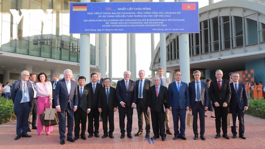 Tổng thống CHLB Đức và phái đoàn thăm trường Đại học Việt Đức