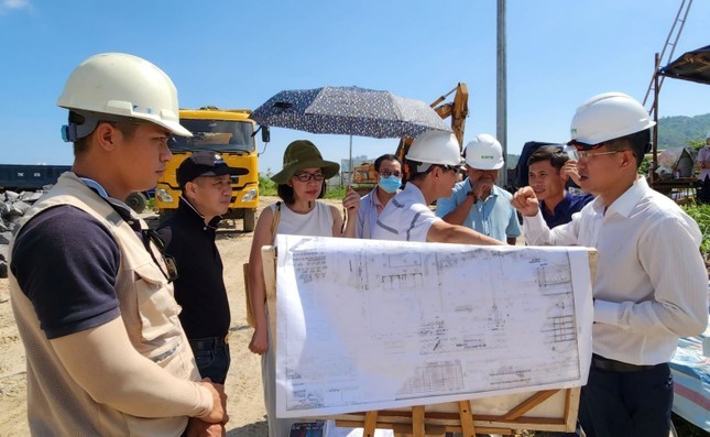 Đoàn công tác của World Bank kiểm tra dự án CCSEP Nha Trang. Ảnh: BQL.