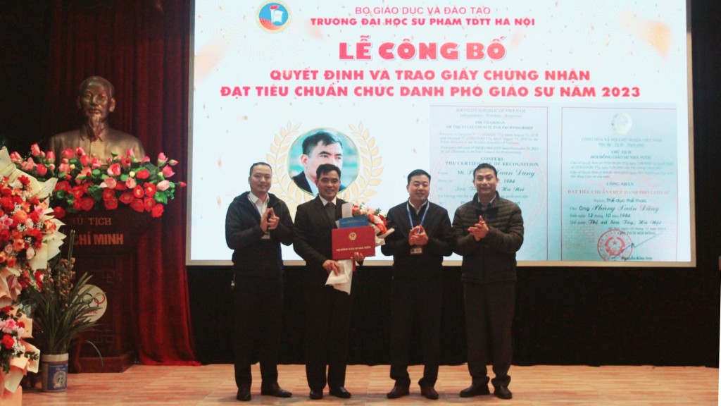 Trường Đại học Sư phạm TDTT Hà Nội có thêm tân phó giáo sư