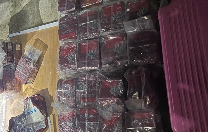 30kg ma túy được cất giấu trong túi xách và vali đằng sau cốp xe ô tô
