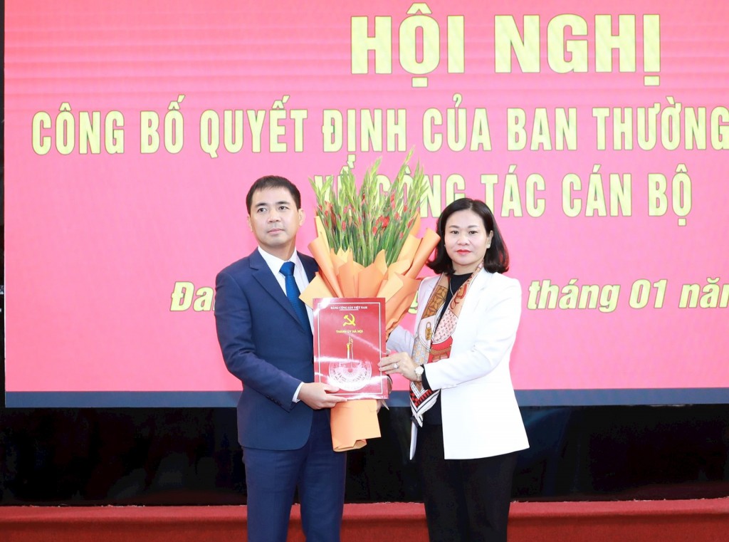 Giới thiệu đồng chí Nguyễn Văn Đức làm Chủ tịch UBND huyện Đan Phượng