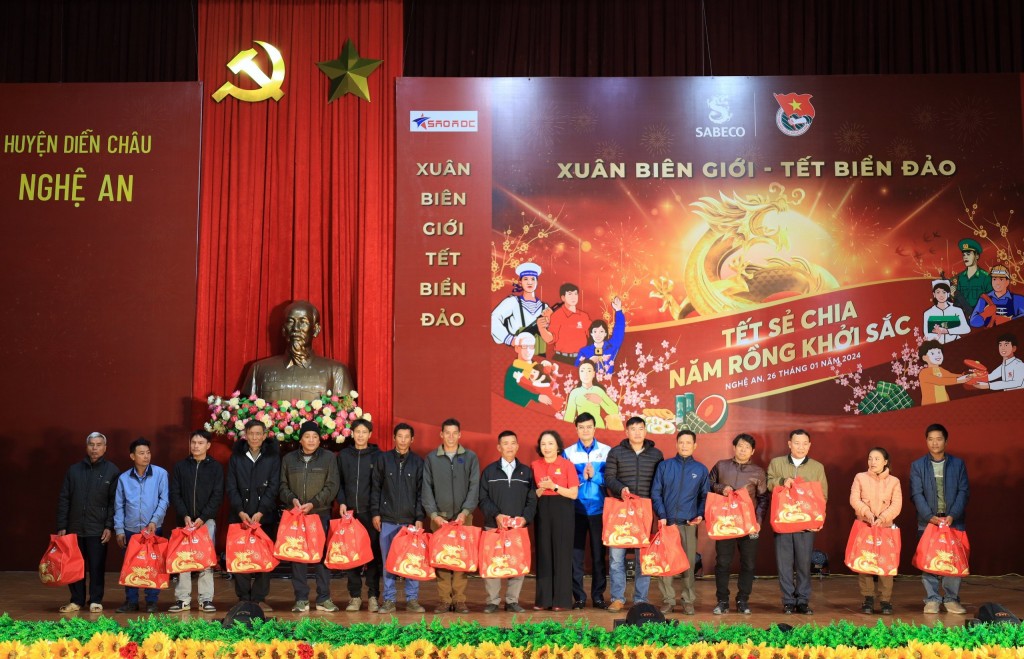 Tại Nghệ An, chương trình đã trao tặng các suất quà ý nghĩa cho 350 người lao động. Mỗi suất quà có giá trị 700.000 đồng, bao gồm bao lì xì 300.000 đồng tiền mặt và các nhu yếu phẩm ngày Tết.
