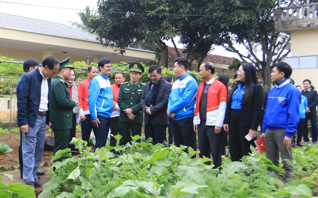 Đoàn công tác thăm Đồn Biên phòng xã Diễn Thành, huyện Diễn Châu.