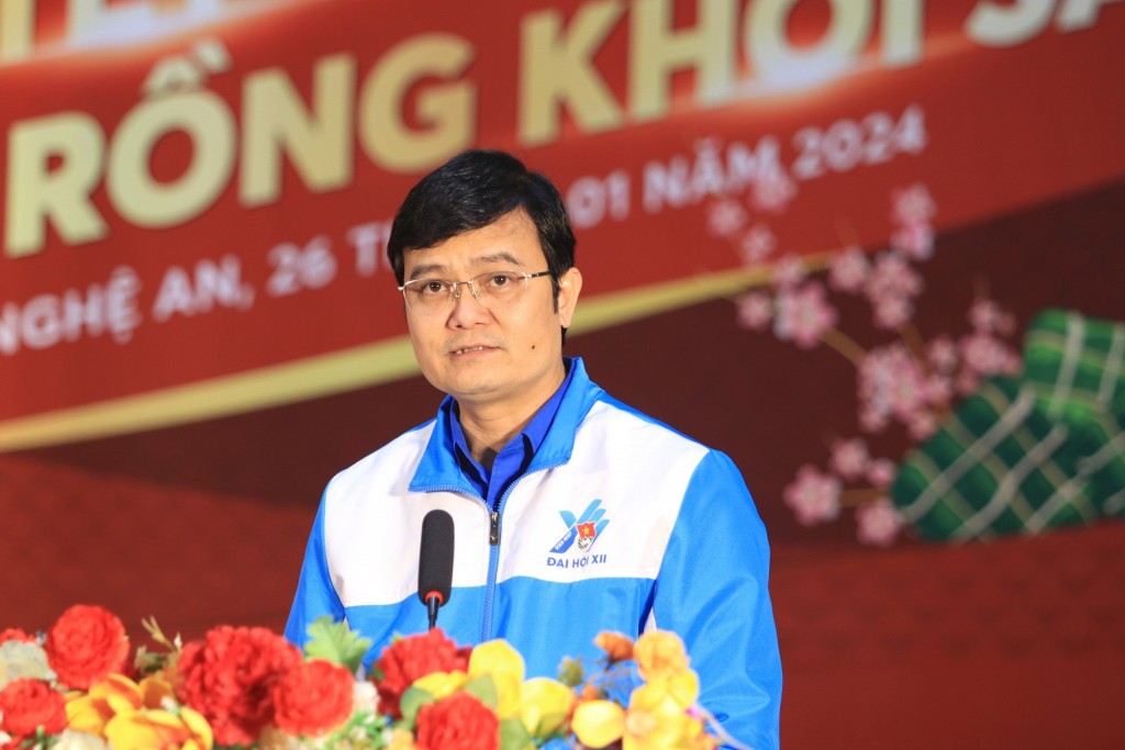 Đồng chí Bùi Quang Huy - Ủy viên Dự khuyết Ban Chấp hành Trung ương Đảng, Bí thư thứ nhất Ban Chấp hành Trung ương Đoàn phát biểu tại chương trình. 