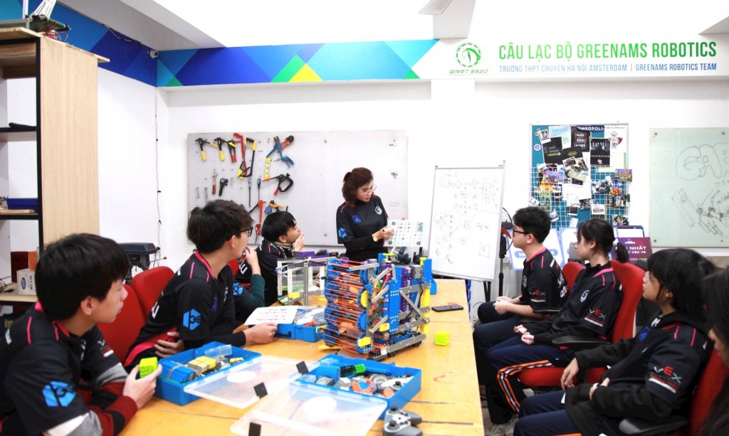 Học sinh trường Ams tham gia Giải vô địch thế giới VEX Robotics 2024