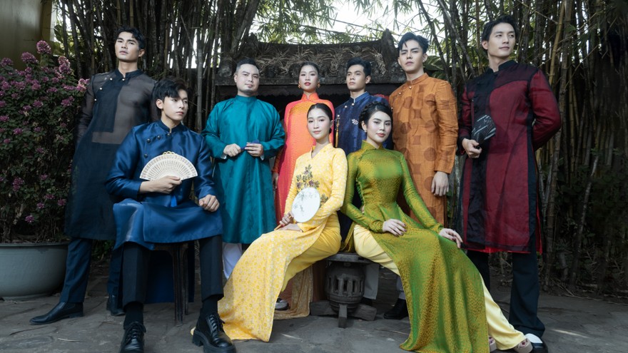Người mẫu Trịnh Xuân Nhản lịch lãm với áo dài của NTK Đức Vincie