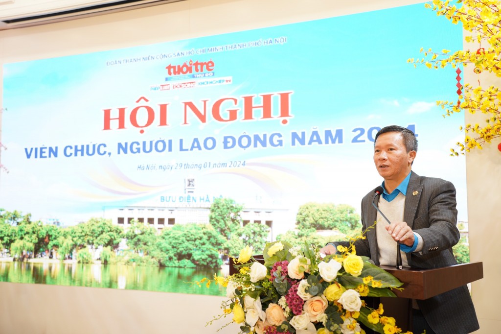 đồng chí Hoàng Hữu Tiến - Phó chủ tịch Liên đoàn Lao động quận Hoàn Kiếm phát biểu tại Hội nghị