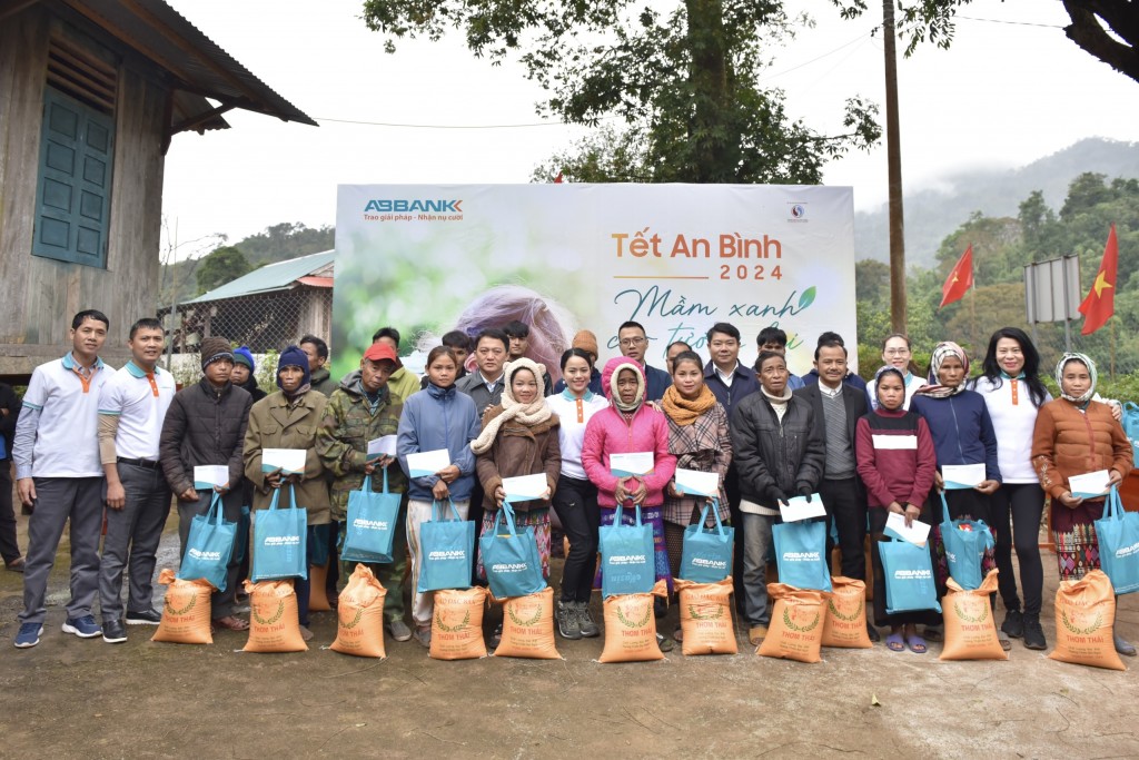 ABBANK gây quỹ tài trợ 50.000 cây gỗ lớn cho người dân Quảng Bình