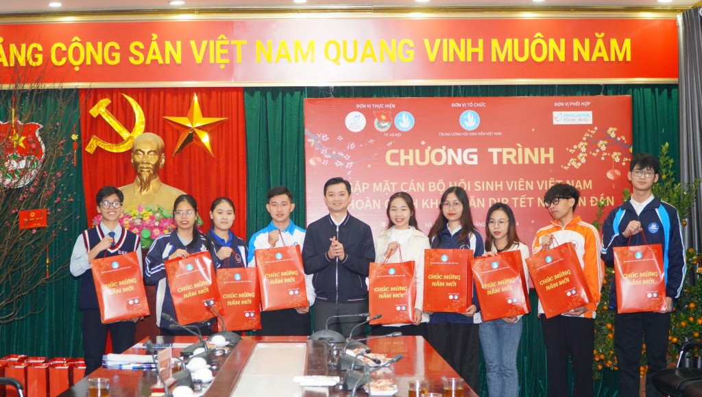 Tết ấm áp với cán bộ Đoàn - Hội có hoàn cảnh khó khăn