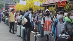 TP Hồ Chí Minh: Tiễn 2.200 sinh viên, lao động về quê ăn Tết