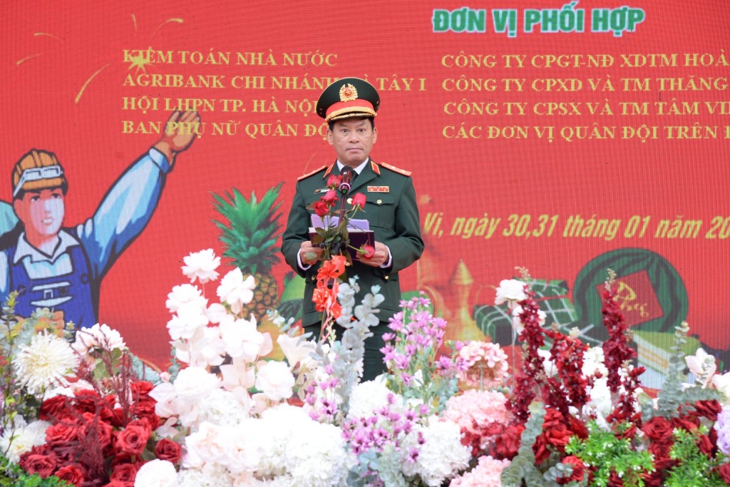 Trung tướng Trần Ngọc Tuấn, Chính ủy Bộ Tư lệnh Thủ đô Hà Nội phát biểu tại chương trình
