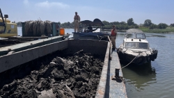 Công an TP HCM ngăn chặn vụ nạo vét bùn đất sông trái phép
