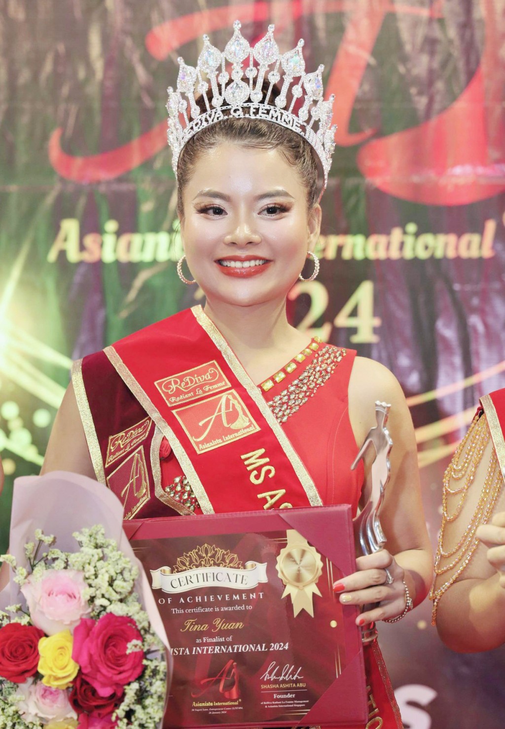 Tina Yuan giành giải Hoa khôi đấu trường nhan sắc tại Singapore