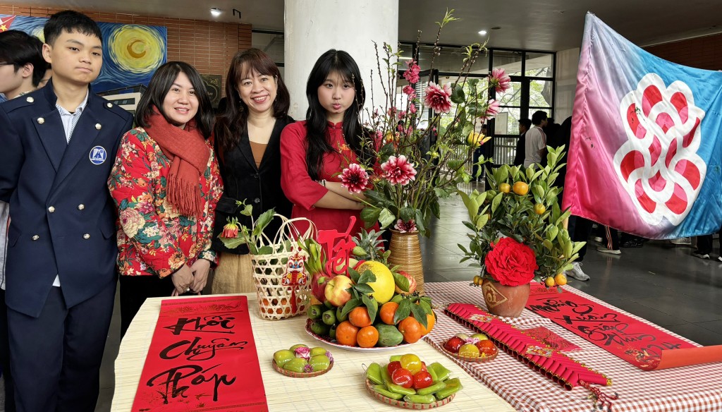 Học sinh hào hứng trải nghiệm Tết cổ truyền tại Festival Xuân 2024