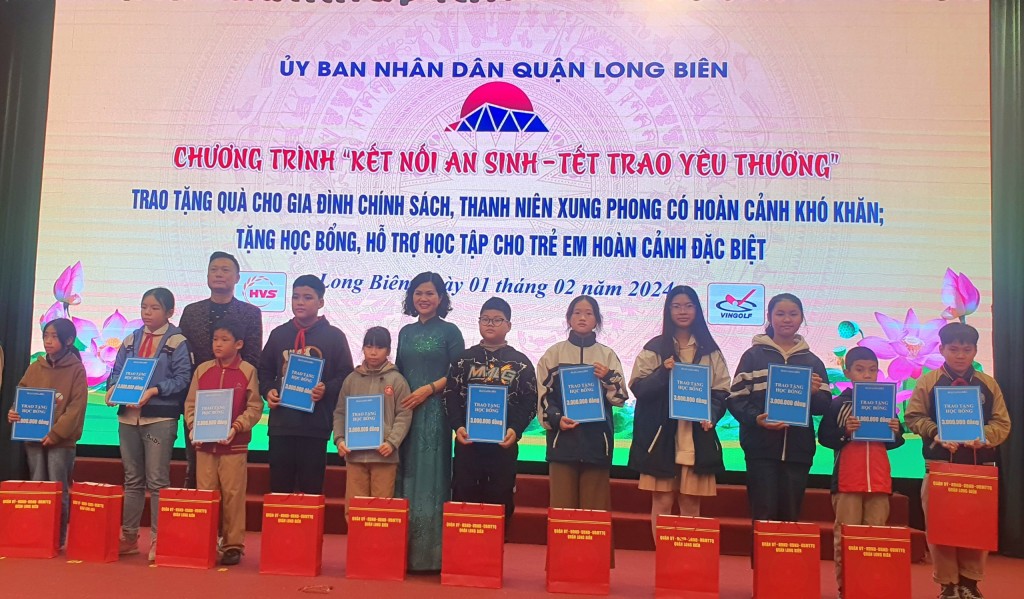 Truy tặng danh hiệu vinh dự Nhà nước “Bà mẹ Việt Nam Anh hùng”