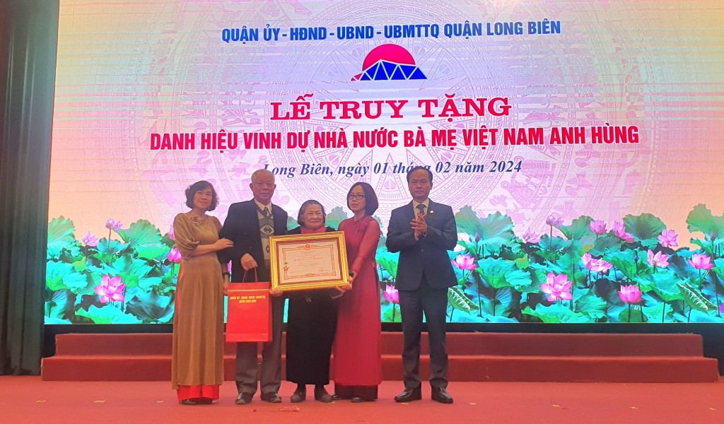 Truy tặng danh hiệu vinh dự Nhà nước “Bà mẹ Việt Nam Anh hùng”