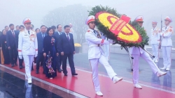 Lãnh đạo TP vào Lăng viếng Chủ tịch Hồ Chí Minh