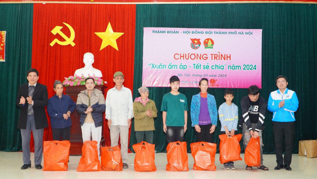 Mang yêu thương, trao nụ cười cho thiếu nhi có hoàn cảnh khó khăn