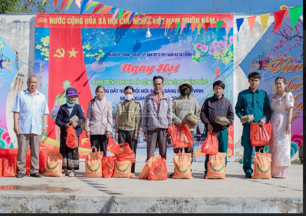 Mang xuân đến vùng biên Sa Loong