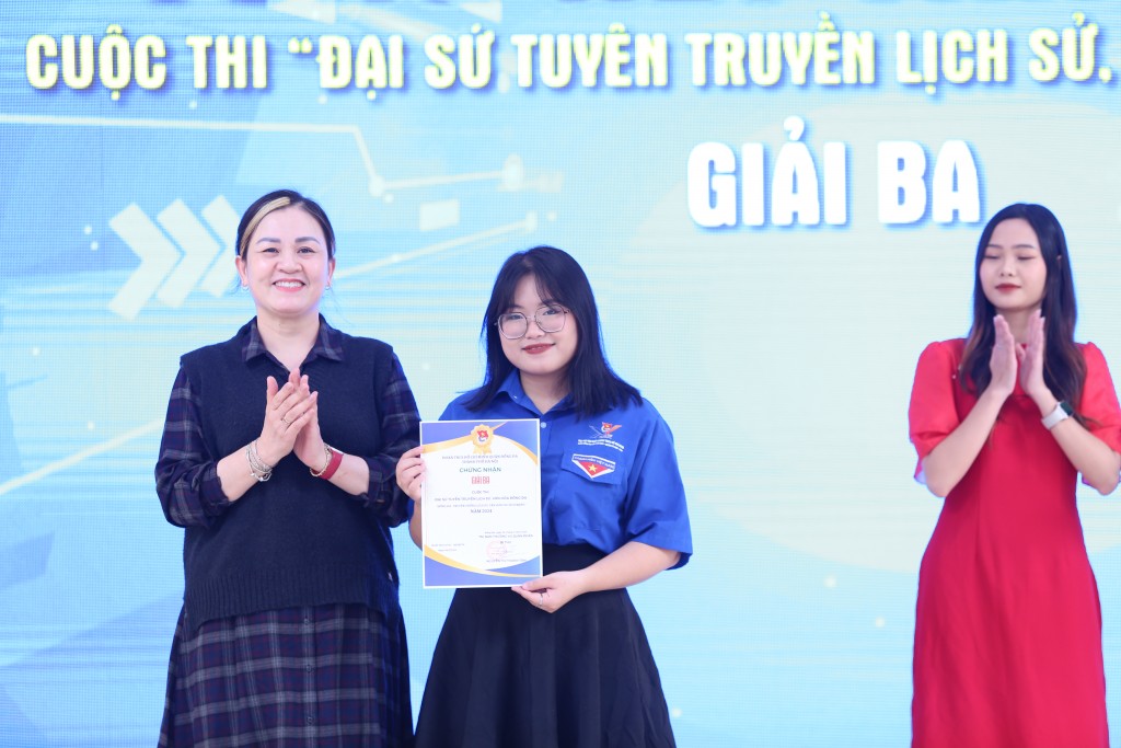 Thí sinh Nguyễn Trà My giành giải Ba