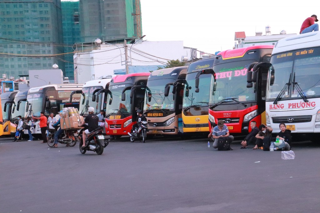 TP Hồ Chí Minh: Bến xe tấp nập người dân về quê ăn Tết TP Hồ Chí Minh: Bến xe tấp nập người dân về quê ăn Tết