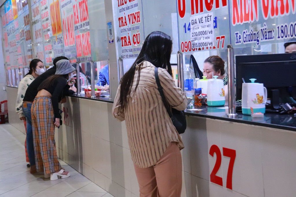 TP Hồ Chí Minh: Bến xe tấp nập người dân về quê ăn Tết TP Hồ Chí Minh: Bến xe tấp nập người dân về quê ăn Tết