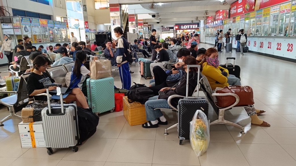 Tại Bến xe Miền Đông cũ (quận Bình Thạnh) cũng ghi nhận tình trạng tương tự Tại Bến xe Miền Đông cũ (quận Bình Thạnh) cũng ghi nhận tình trạng tương tự