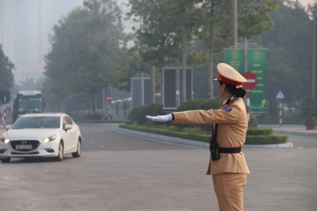 Dù đôi khi cảm thấy chạnh lòng nhưng vì nhiệm vụ, các chiến sẽ trẻ gạt niềm riêng để thực thực tốt nhất nhiệm vụ được giao