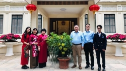 Thầy trò trường Ams thăm Đại sứ quán Trung Quốc