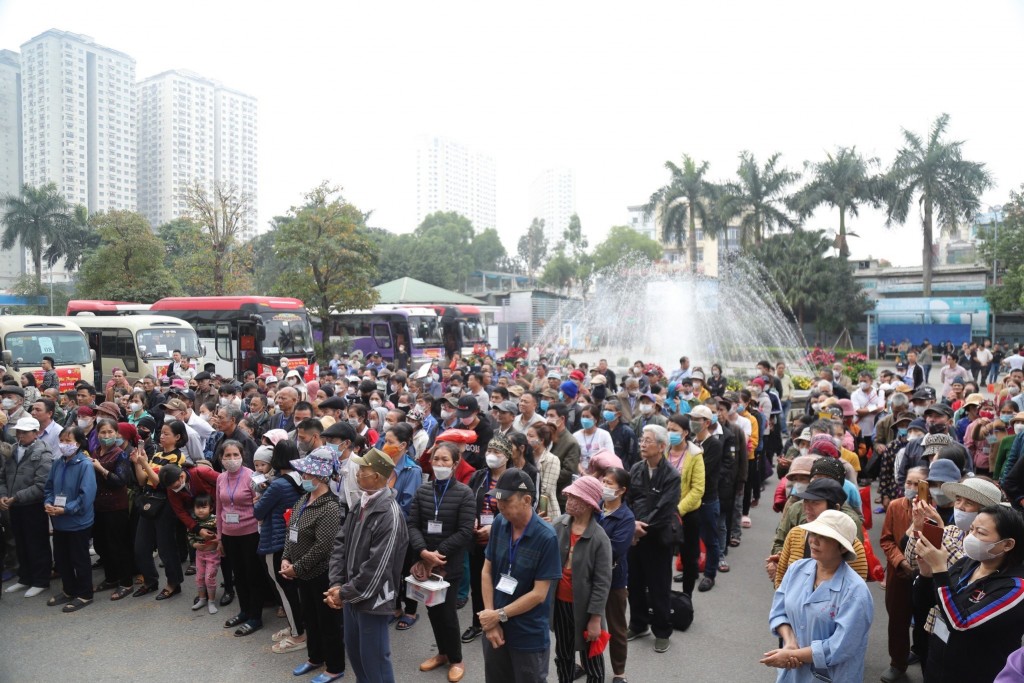 "Bến xe" đặc biệt với 21 chuyến xe yêu thương miễn phí đưa 700 người bệnh ung thư về quê đón Tết
