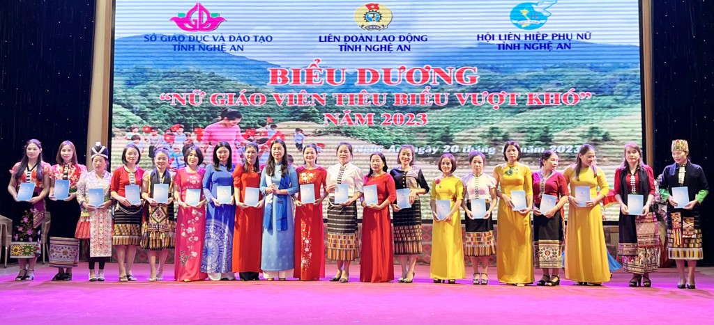 Sở GD&ĐT tỉnh Nghệ An tổ chức Biểu dương những giáo viên tiêu biểu vượt khó năm 2023