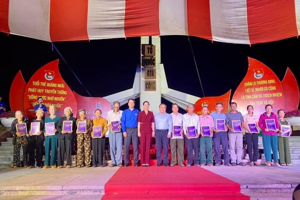 Chương trình thắp nến tri ân ngày thương binh liệt sỹ  do tỉnh đoàn Quảng Ngãi tổ chức